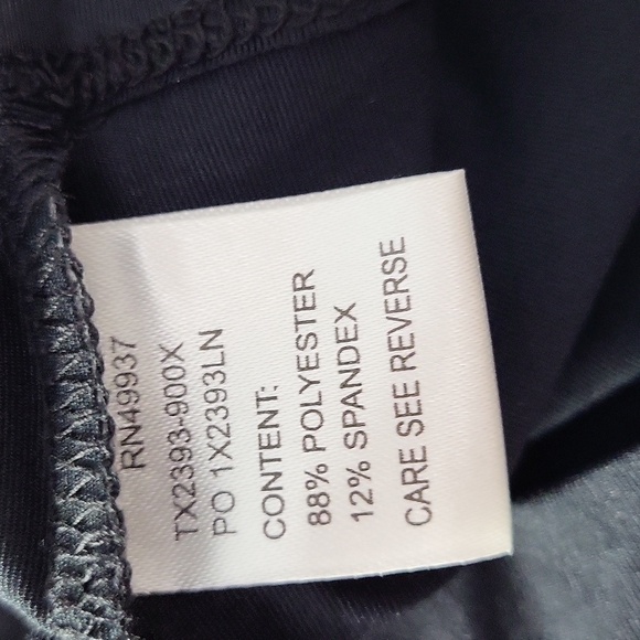 Tail Activewear Sasha Long Sleeve Black Crop Top Size Medium NWT - Picture 9 of 10